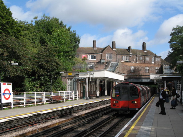 Kingsbury tube station (2)